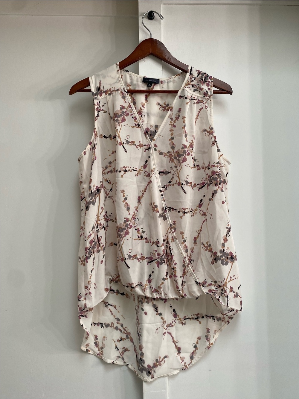 The Limited Cream Floral Surplice Wrap Sleeveless Blouse 🌸